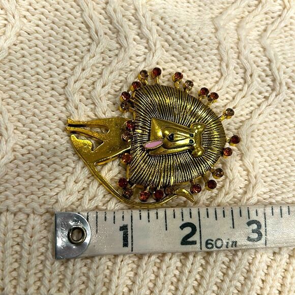 Gold Lion Brooch with Multicolor Accents - Picture 3 of 4